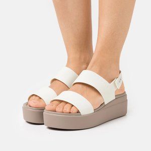 Crocs Brooklyn Wedge Sandal (white/tan, size 6)